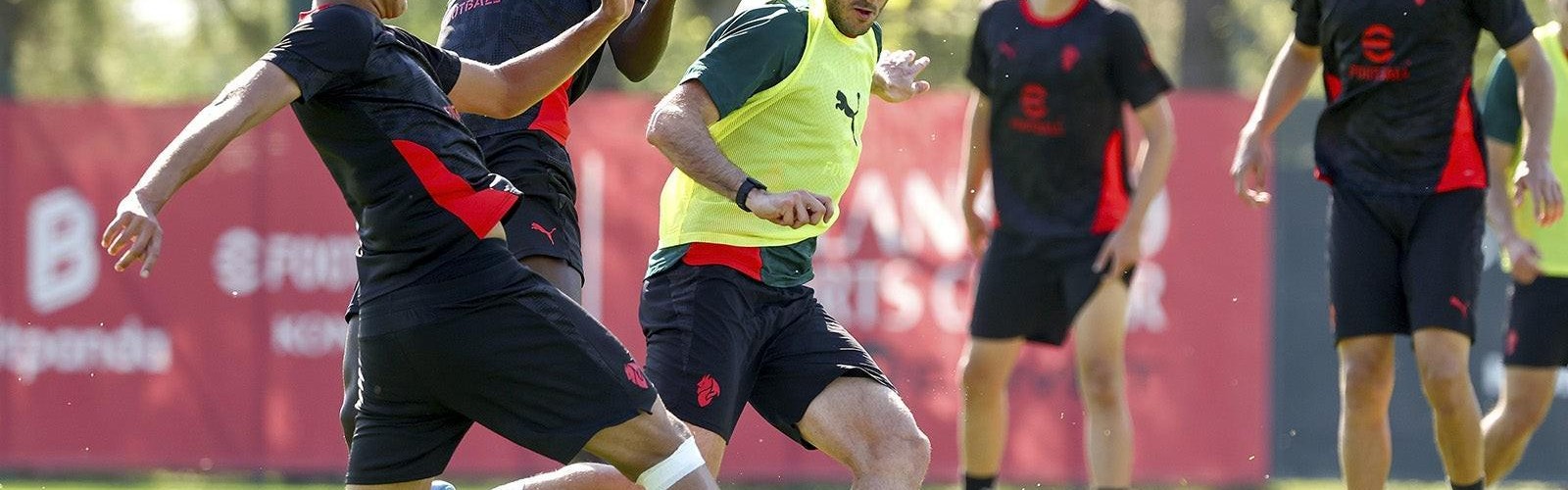 开云体育官网官方网站-跟队记者：米兰部分球员和预备队进行了一场训练赛