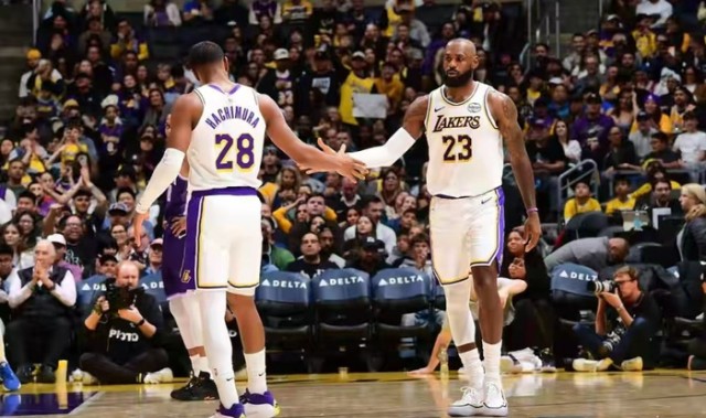 开云体育官网-比小里还拉！放弃1500万加盟湖人，本想证明自己，结果太软难留队|艾顿|马库斯-斯玛特|洛杉矶湖人队|费城76人队|卢卡-东契奇_新浪体育_新浪新闻