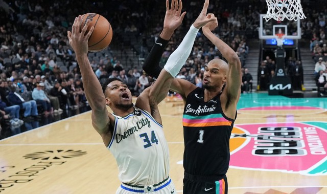 开云体育官网在线入口-字母哥谈文班：他只要保持健康就是联盟的未来 天空才是极限