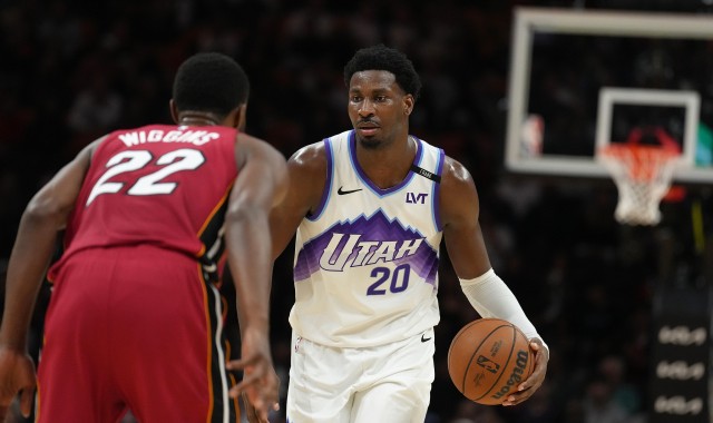 开云体育官网在线入口-小杰克逊23分马尔卡宁19+7 爵士主场送国王14连败