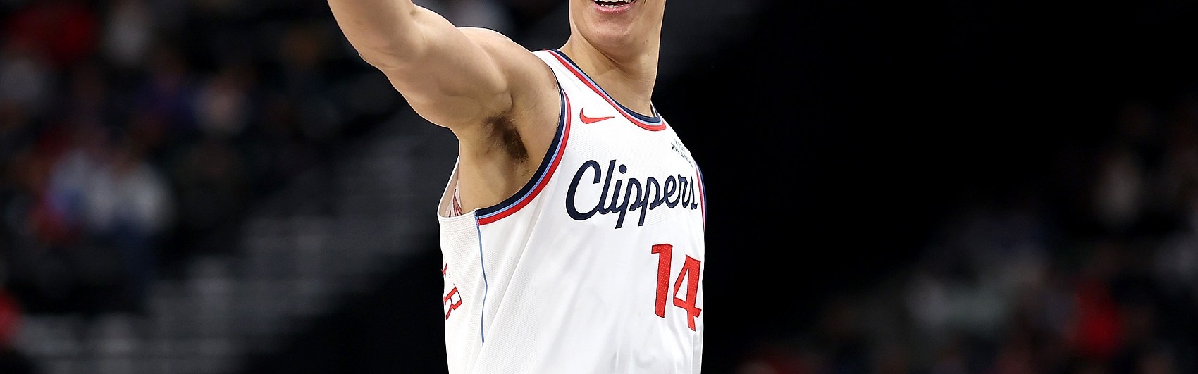 开云体育官网视频直播-卢：尼德豪泽的防守能改变比赛 他接下来需多投篮&amp;多参与挡拆外弹